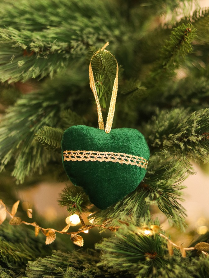 Ornament - Heart - Green velvet with gold lace (Single Unit)