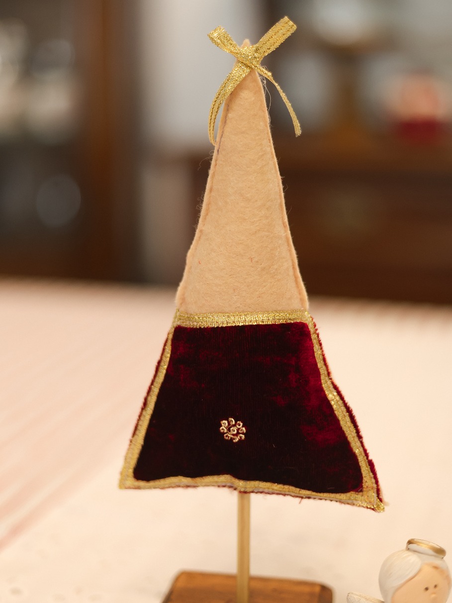 Christmas Tree - off-white with velvet