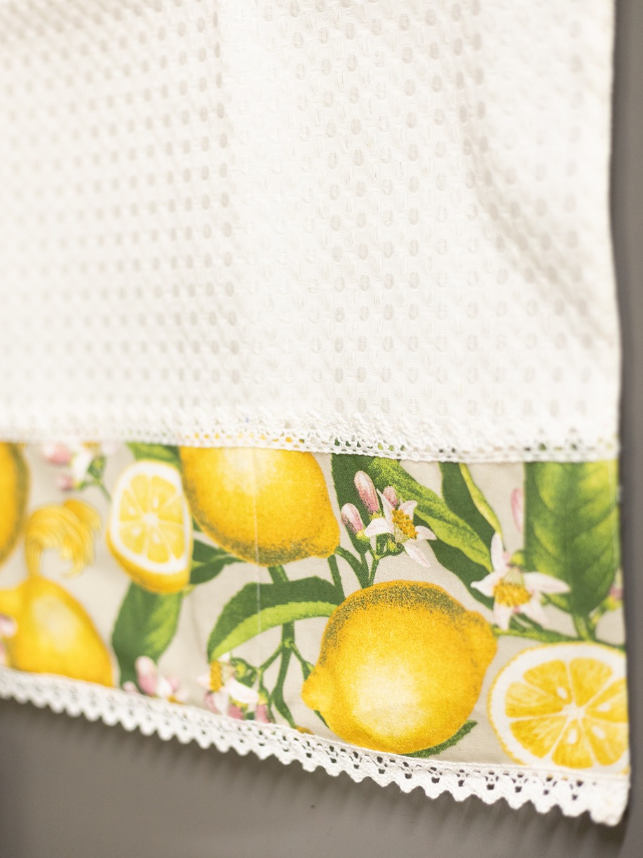Fridge Top Cover - Off-white with lemon detailing (Size: Large / Medium)