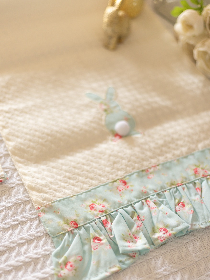 Table Runner - Off-white with rabbit applique and ruffles (Size: 14