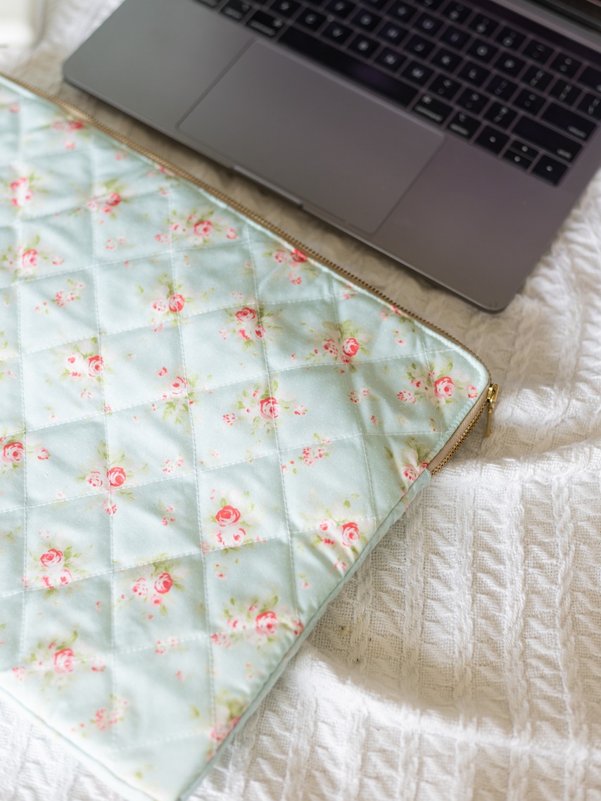 Laptop Sleeves - Blue petite roses (Available in two sizes)