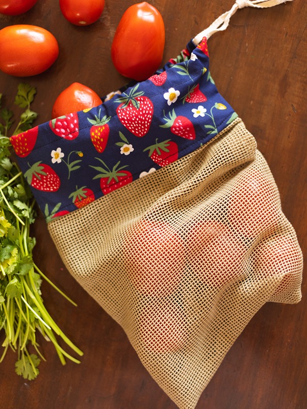 Reusable Veggie Bag - Navy-blue strawberry on beige jute cotton - (Size: Large / Small)