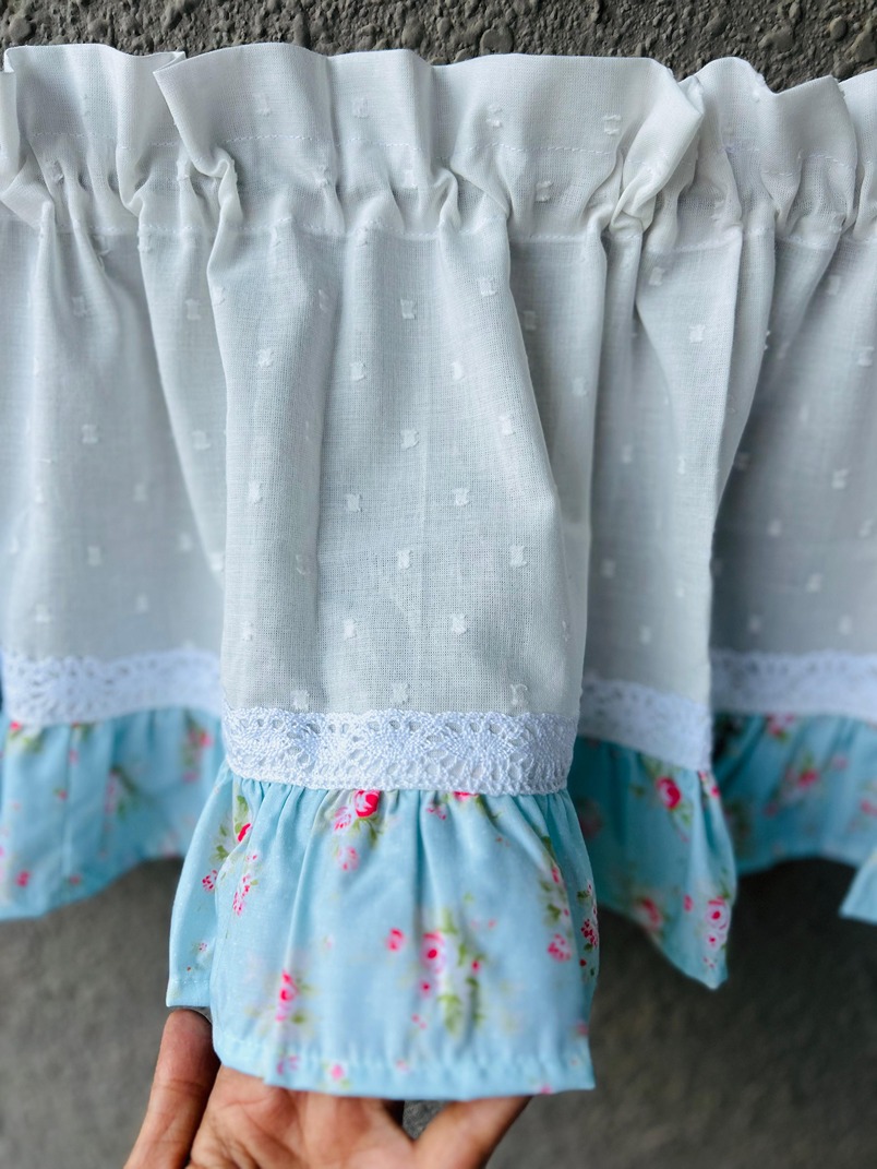 Kitchen Valance - Off-white with blue petite floral detailing (Size: 12