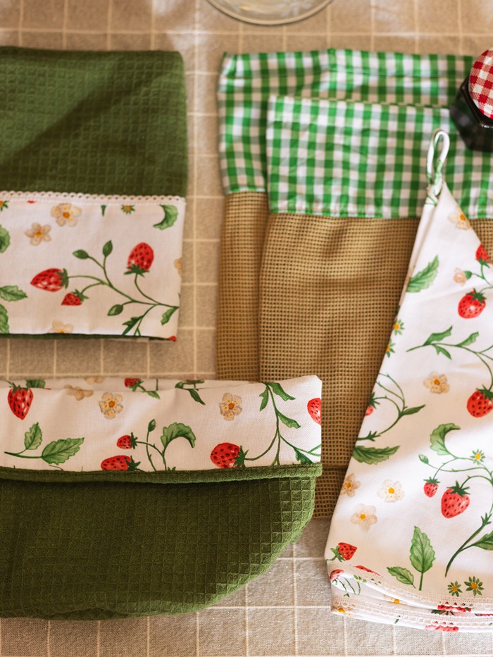 Strawberry themed gift bundle for kitchen - Set of 5 -  Fabric Basket, Appliance Cover, Napkin and Vegie Bags