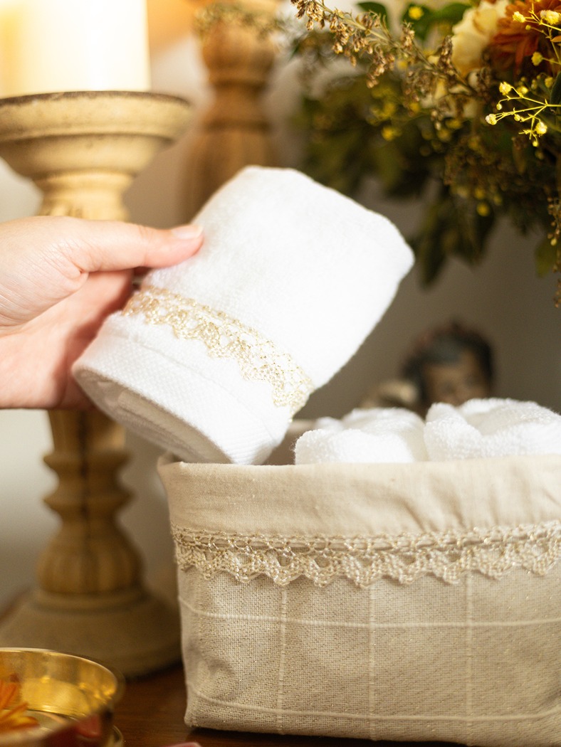 Basket Towel Set - Festive gold themed - N