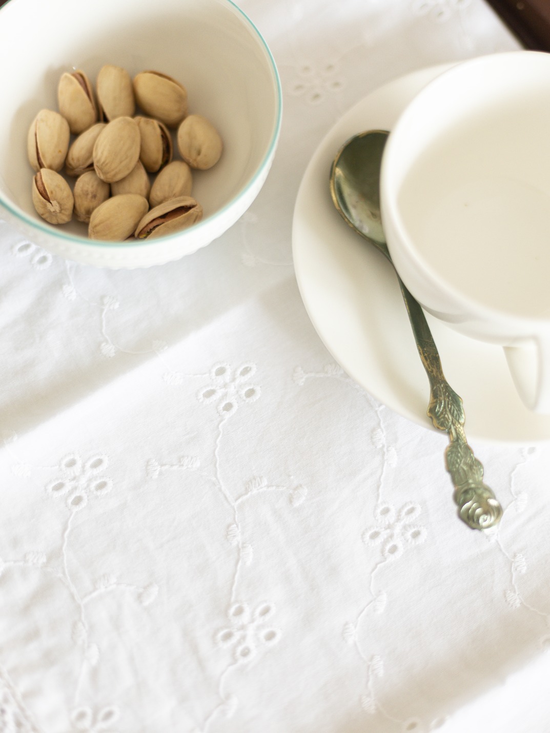 Tray Cloth - Pure Elegance (White hakoba) - (Small / Large)