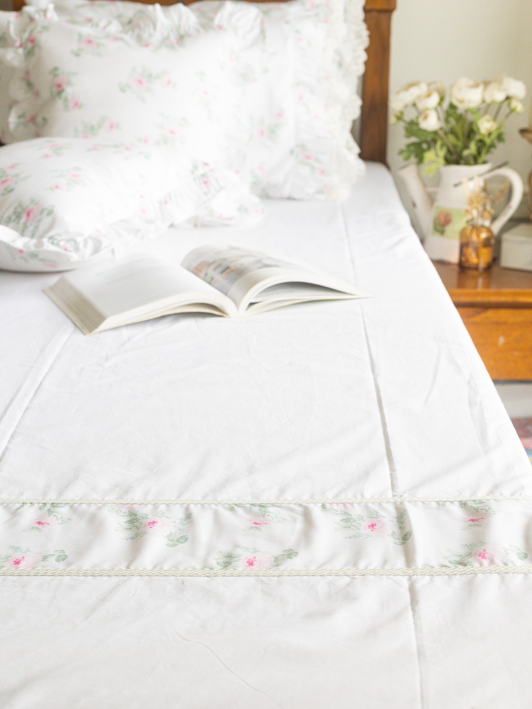 Bedding Set - Blush Rose - Includes 1 bedsheet (king / queen ) + 2 pillow covers