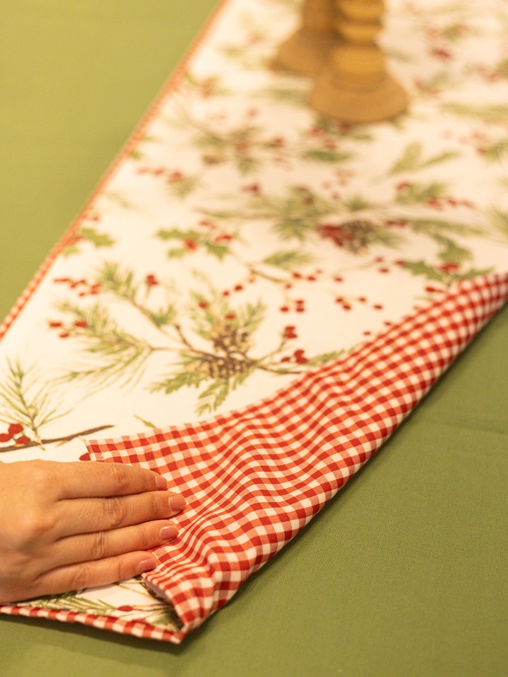 Table Runner - Christmas Pines, berries and ginghams (Size: 14