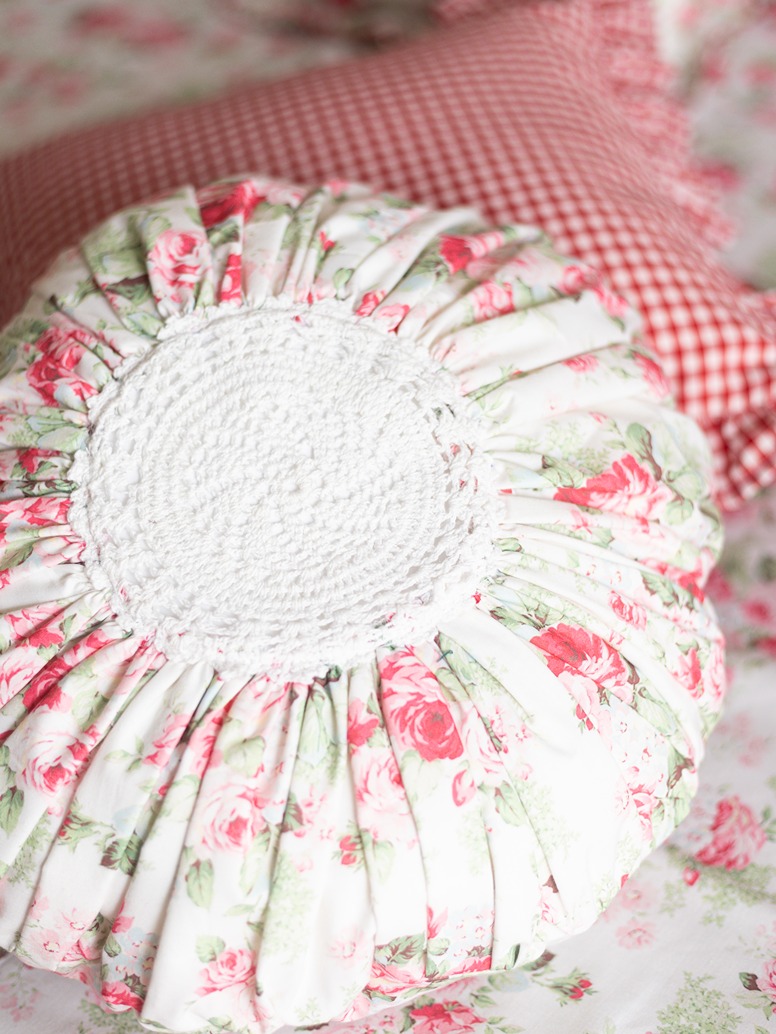 Round Cushion Cover - Eternal Rose Collection (Size: 16