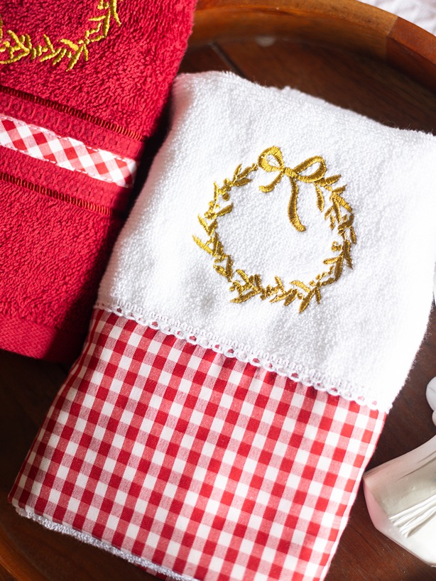 Hand Towel - White with Christmas Wreath embroidery (Size: 16