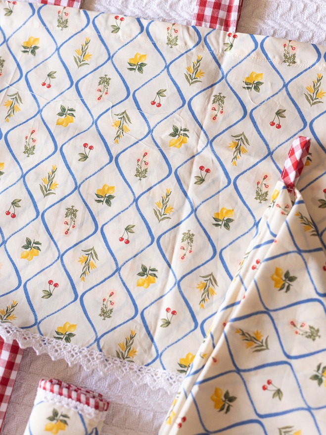 Kitchen Valance - Zesty Cherries - With Loop (Size: 12