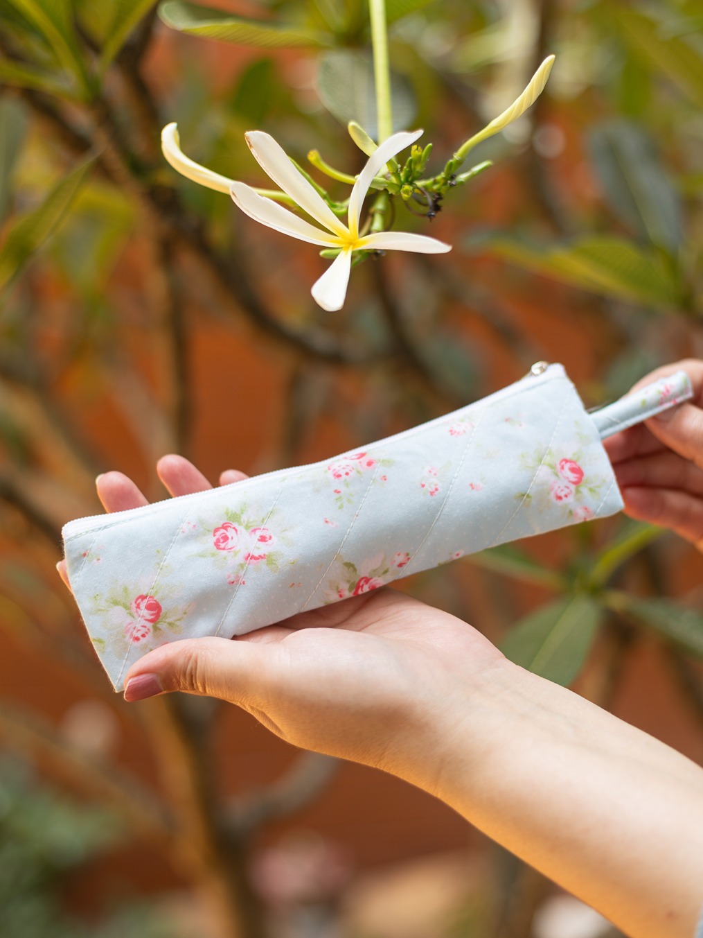 Everyday Pouches - Petite Blue Floral (Size: 2.5