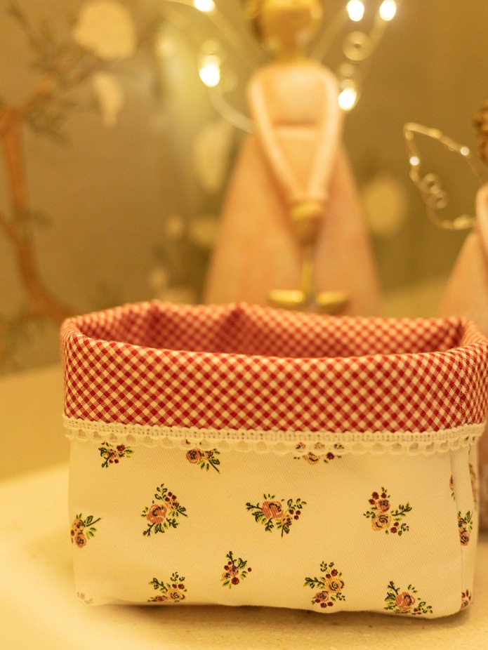 Mini Fabric Baskets / Bun Baskets - Pretty Little Red Florals (Reversible )
