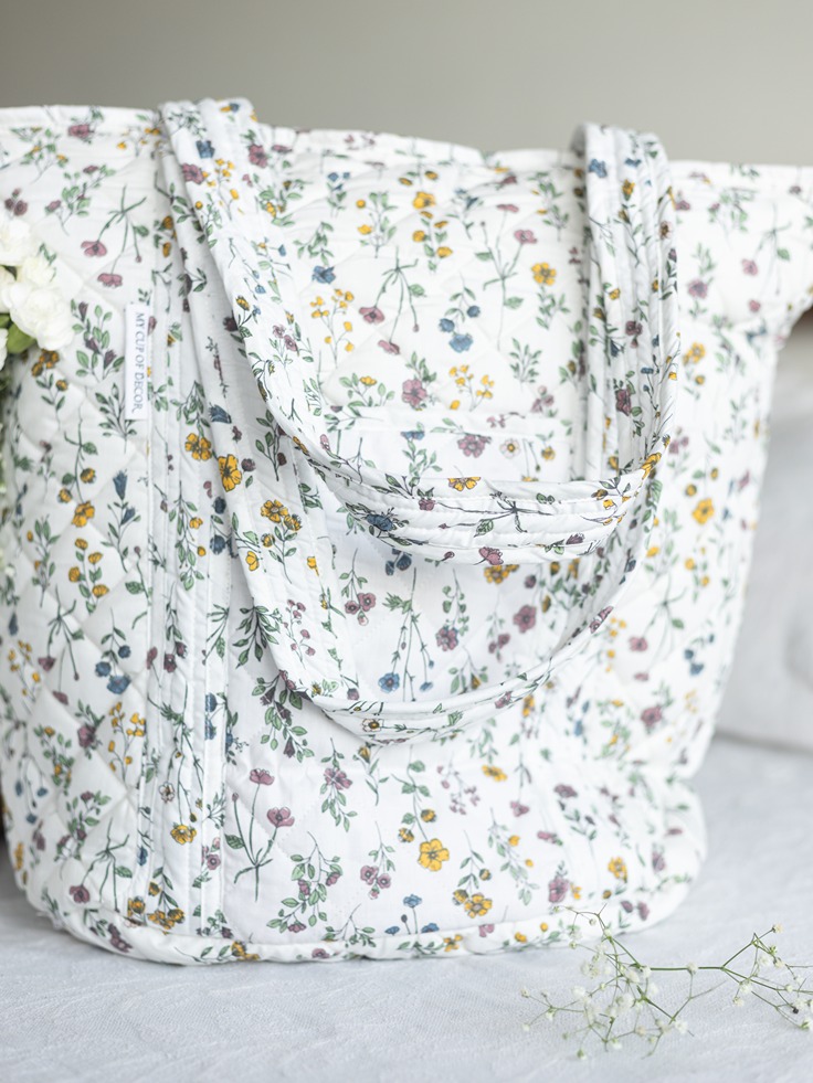 Quilted Zippered Tote Bags – Little Wildflowers (Large size: 15.5” x 12.5”)