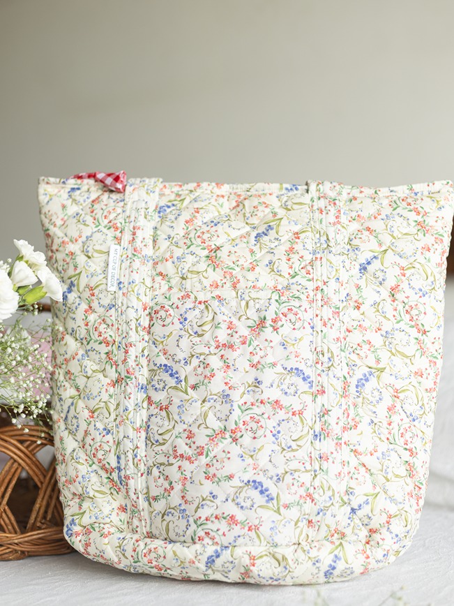 Quilted Zippered Tote Bags – Whispering Wildflowers (Large size: 15.5” x 12.5”)