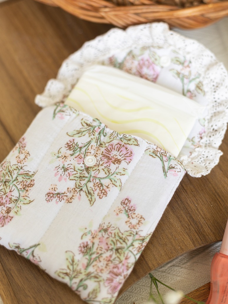 Sanitary Pouch - Quilted - Lavender Blush