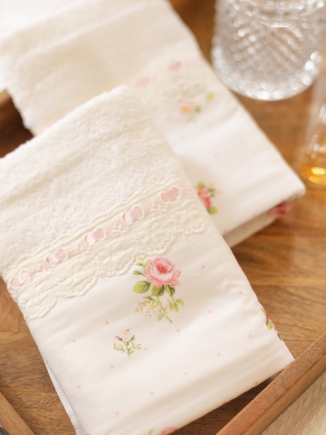 Hand Towel - White - Buttercup Roses (Size: 16