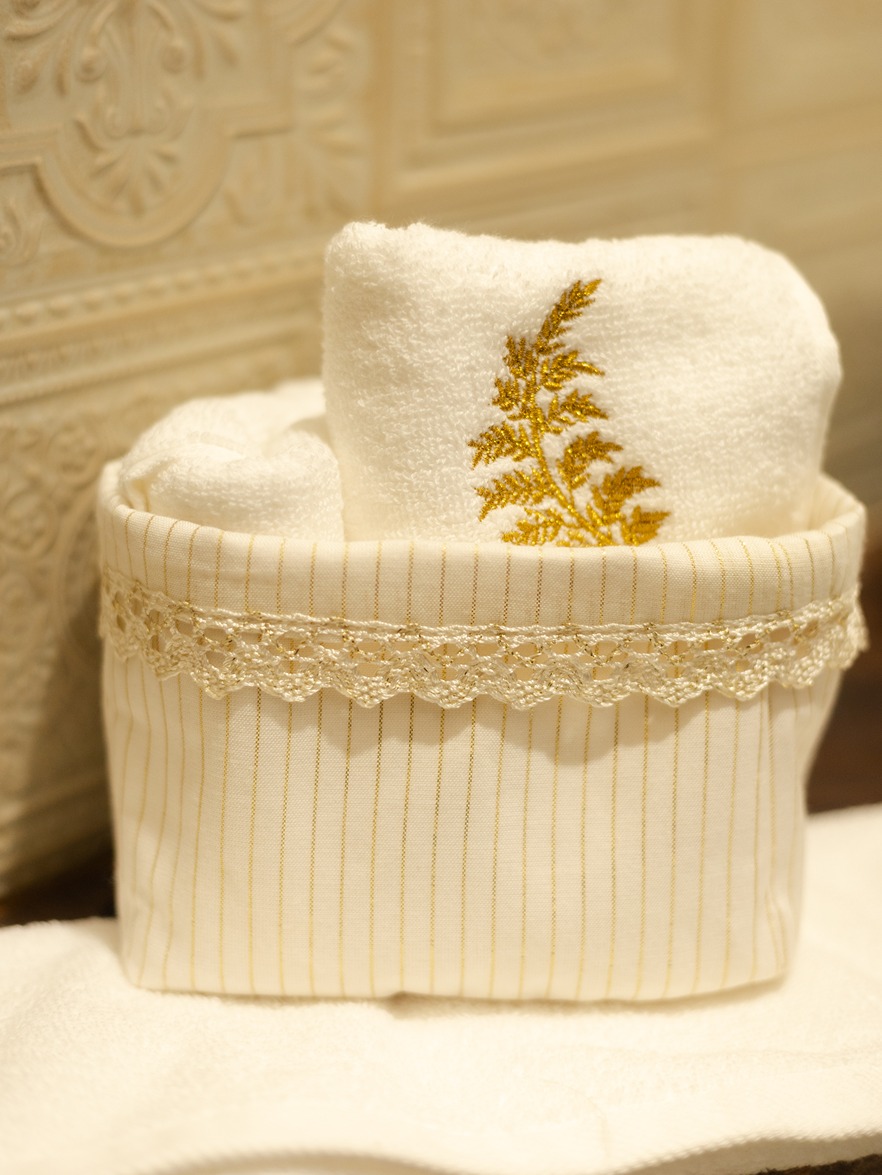 Basket Towel Set - Festive leaves and stripes