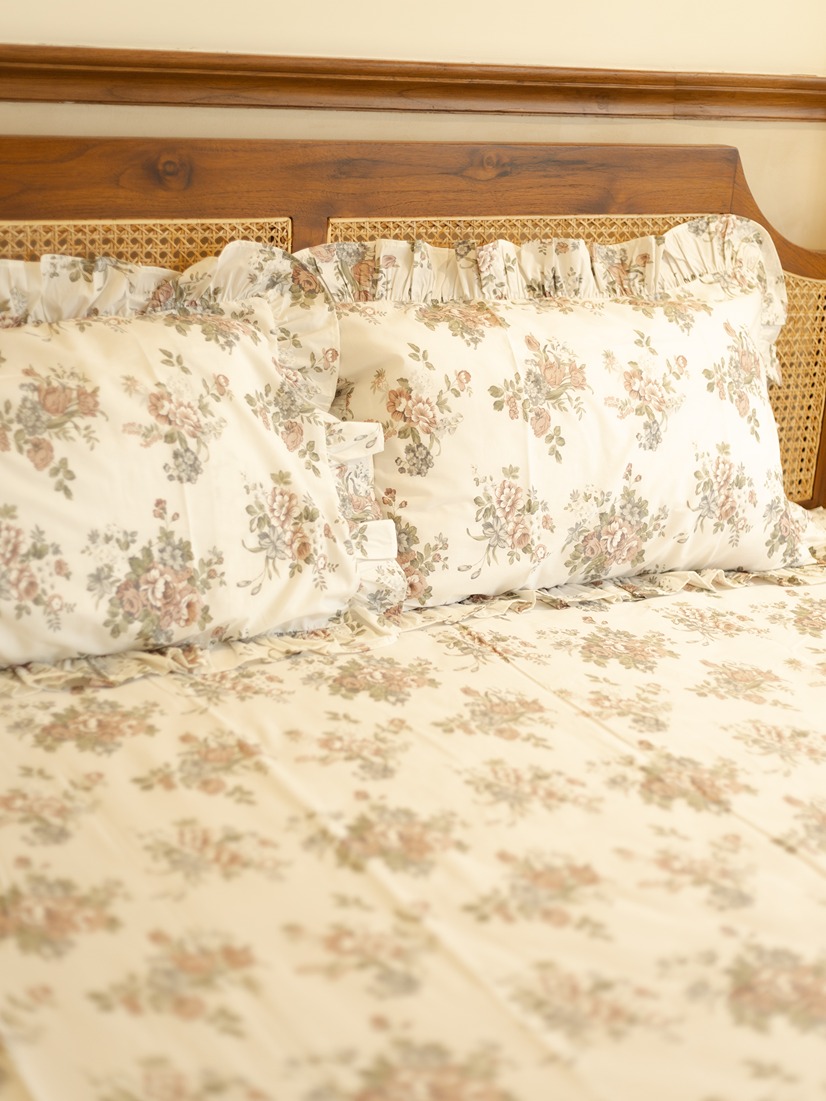 Bedding Set - Cottage Blossoms - Green - Includes 1 bedcover (King / Queen ) + 2 pillow covers