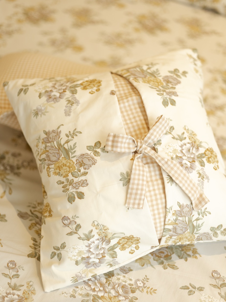 Cushion Covers - Cottage Blossoms - Beige and mustard - Bow (16