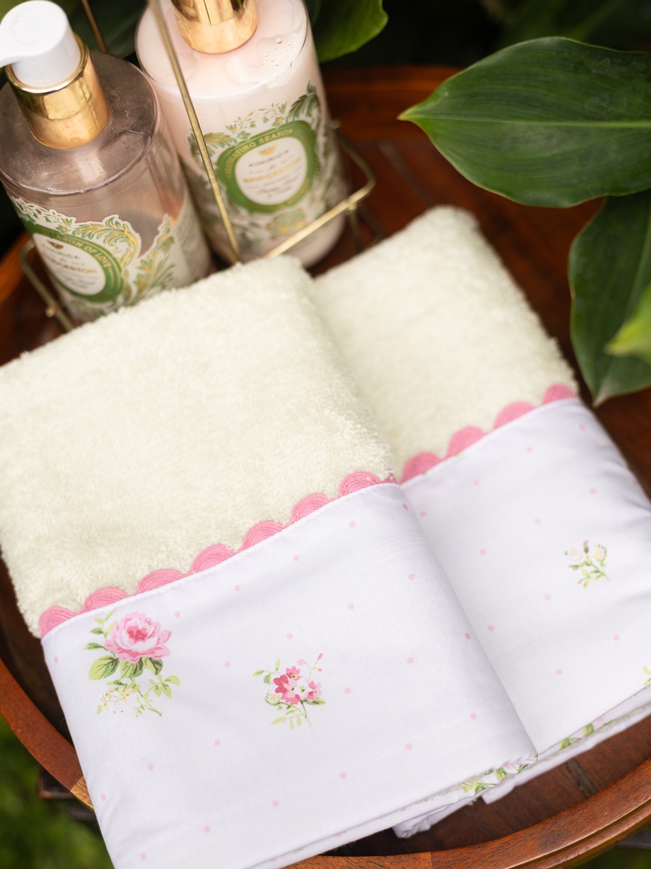Hand Towel - Pastel green - with pretty English roses and ricrac (Size: 16