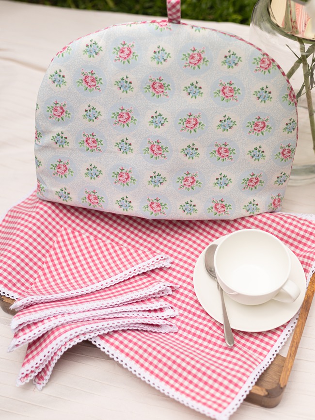 Tea Cozy Set - Dainty Blue Florals