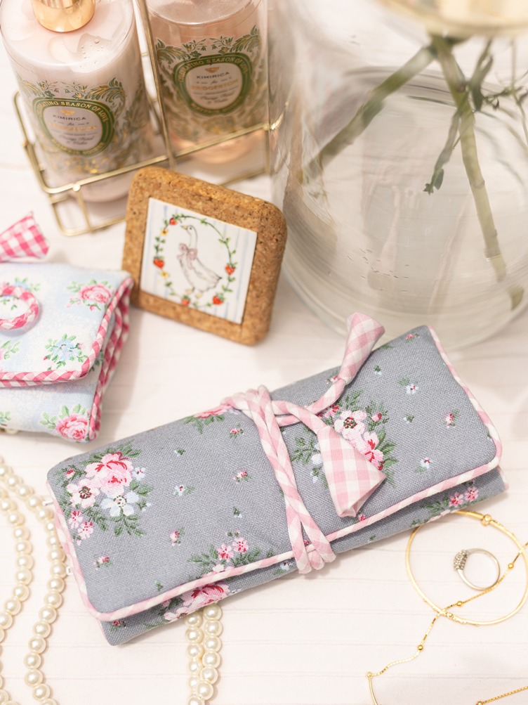 Jewellery Organizer - Dainty Grey Florals (Size: 10.5