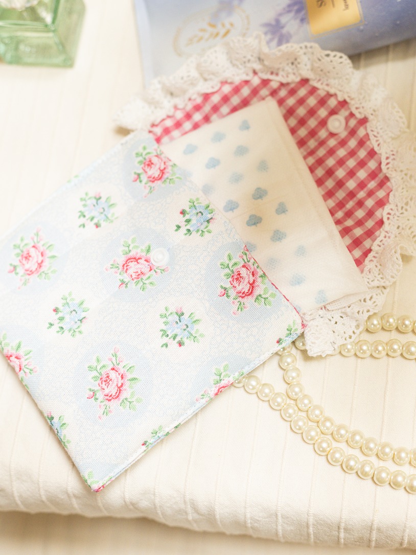 Sanitary Pouch - Quilted - Dainty Blue Floral