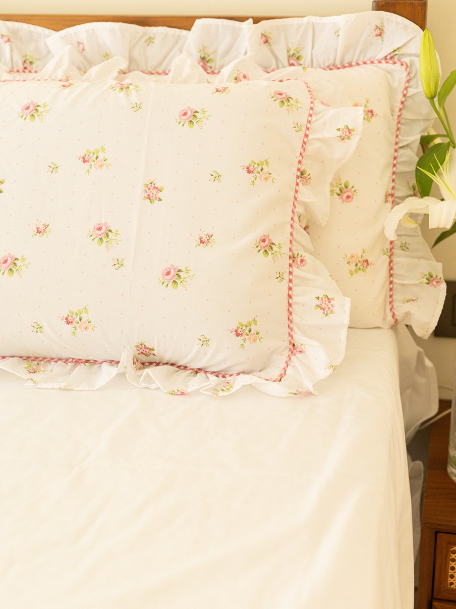 Bedding Set - Pretty English Roses - Includes 1 bedcover (King / Queen ) + 2 pillow covers