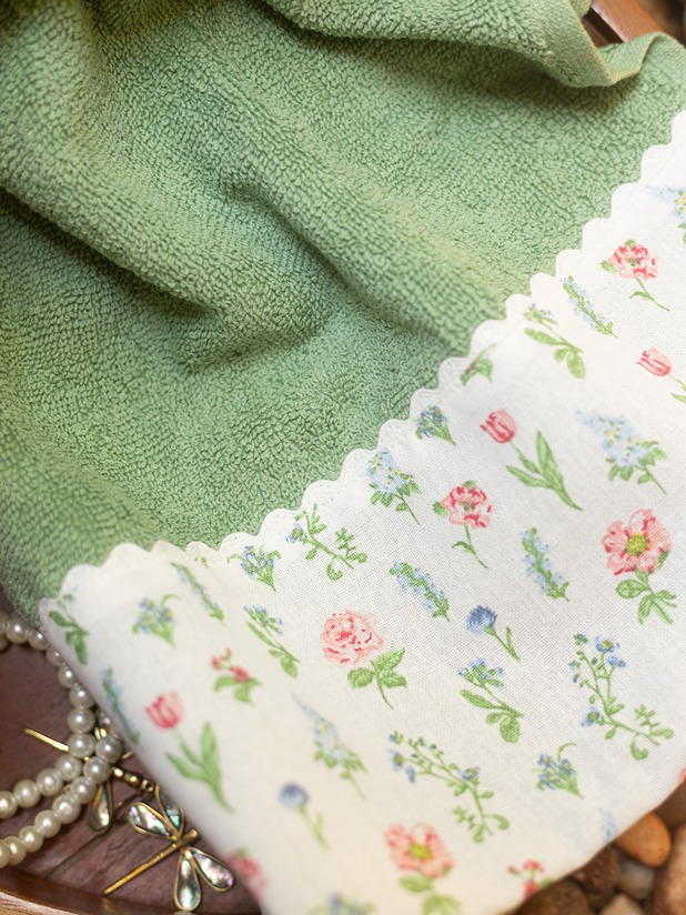 Hand Towel - Green - with floral and ric-rac detailing (Size: 16